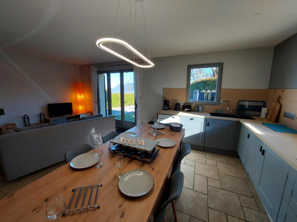 סנט-ז'וריו Entre Lac Et Montagne, Chaleureuse Maison 3 Pieces Avec Tres Belle Vue Lac D'Annecy. Terrasse, Jardin, Parking, Cheminee, Barbecue …. מראה חיצוני תמונה