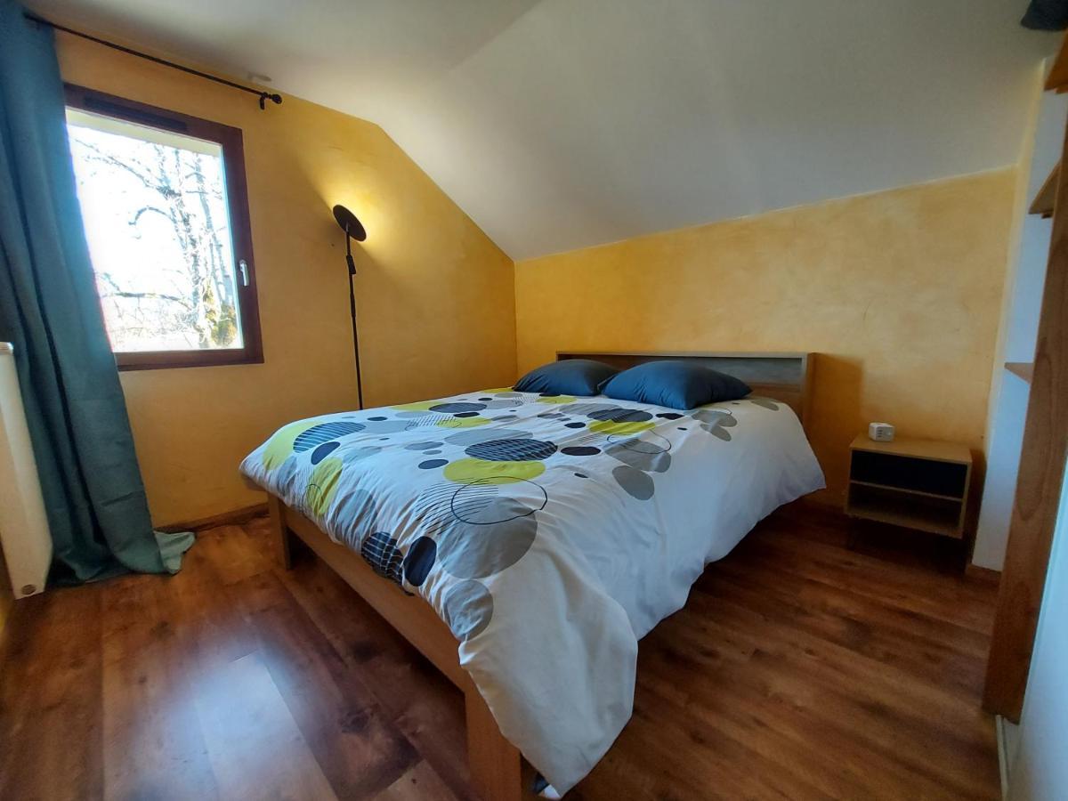 סנט-ז'וריו Entre Lac Et Montagne, Chaleureuse Maison 3 Pieces Avec Tres Belle Vue Lac D'Annecy. Terrasse, Jardin, Parking, Cheminee, Barbecue …. מראה חיצוני תמונה
