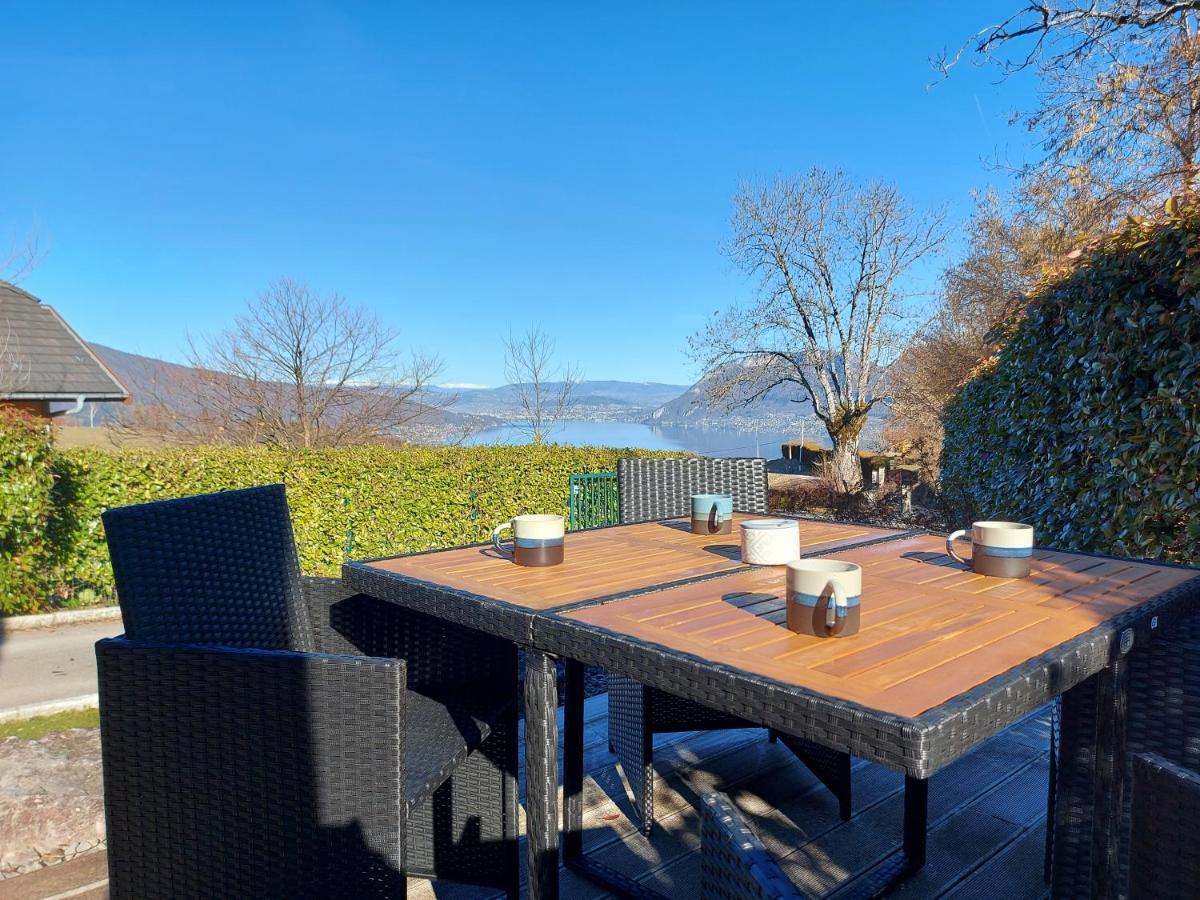 סנט-ז'וריו Entre Lac Et Montagne, Chaleureuse Maison 3 Pieces Avec Tres Belle Vue Lac D'Annecy. Terrasse, Jardin, Parking, Cheminee, Barbecue …. מראה חיצוני תמונה