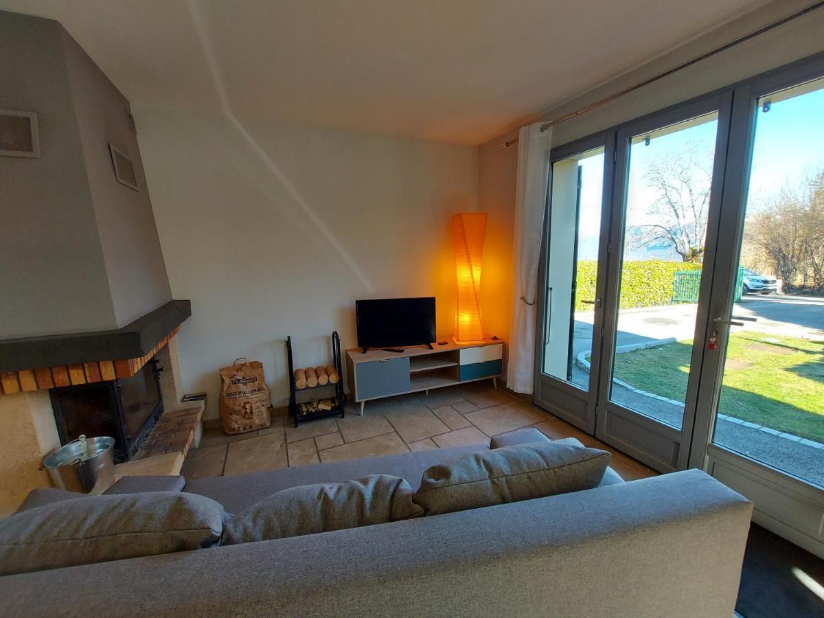 סנט-ז'וריו Entre Lac Et Montagne, Chaleureuse Maison 3 Pieces Avec Tres Belle Vue Lac D'Annecy. Terrasse, Jardin, Parking, Cheminee, Barbecue …. מראה חיצוני תמונה