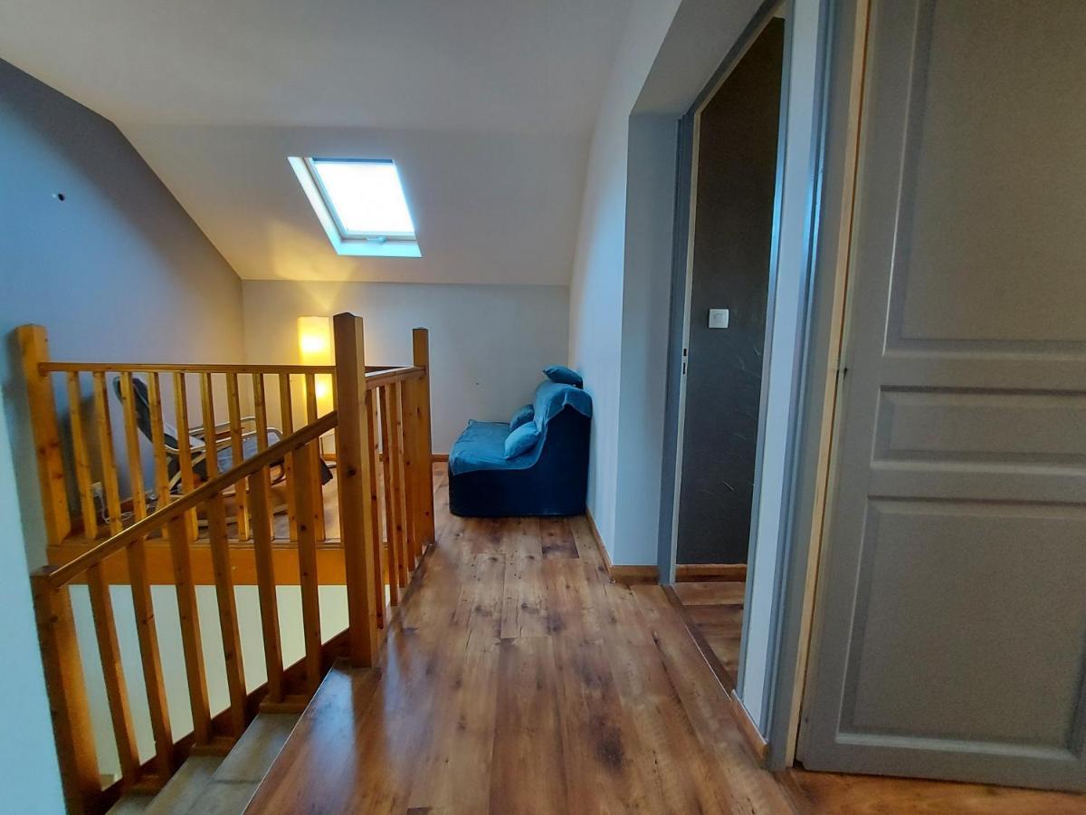 סנט-ז'וריו Entre Lac Et Montagne, Chaleureuse Maison 3 Pieces Avec Tres Belle Vue Lac D'Annecy. Terrasse, Jardin, Parking, Cheminee, Barbecue …. מראה חיצוני תמונה