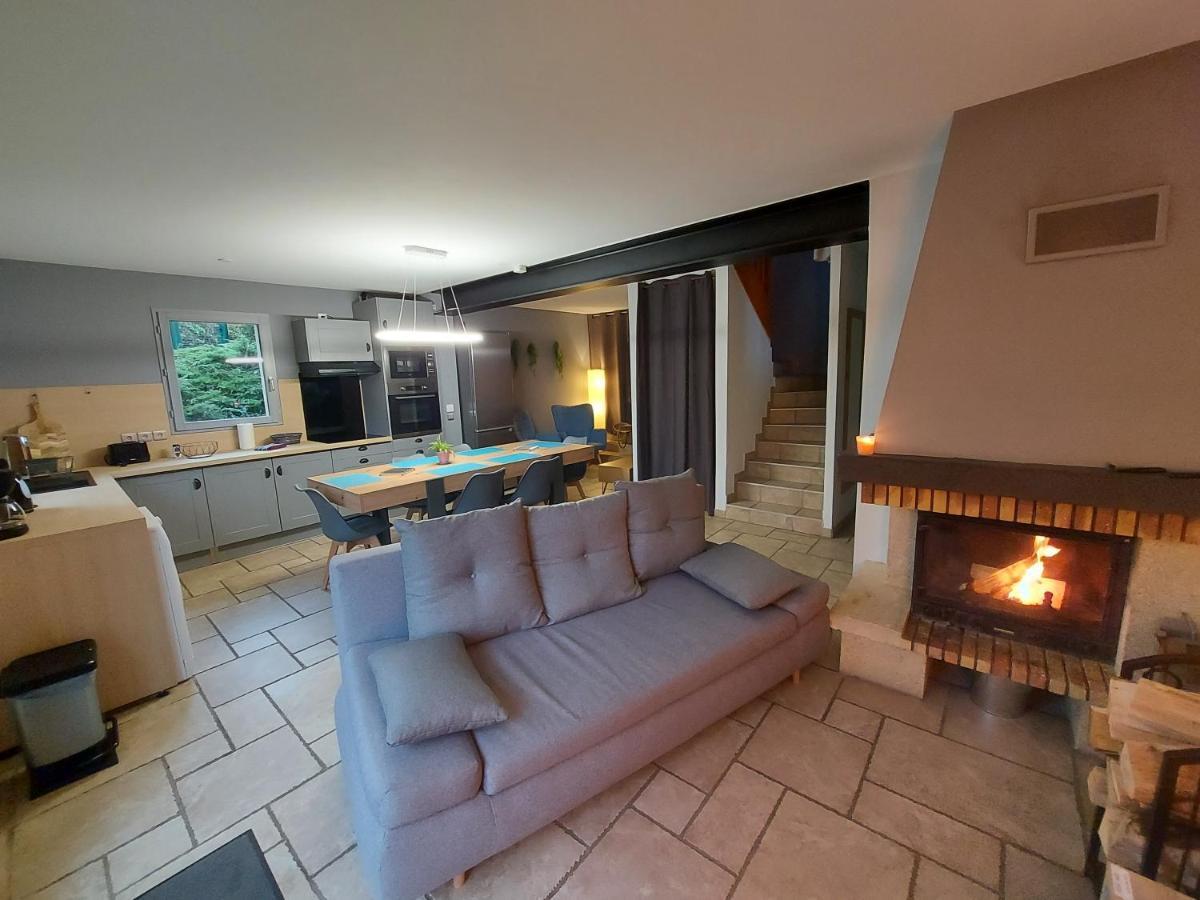 סנט-ז'וריו Entre Lac Et Montagne, Chaleureuse Maison 3 Pieces Avec Tres Belle Vue Lac D'Annecy. Terrasse, Jardin, Parking, Cheminee, Barbecue …. מראה חיצוני תמונה
