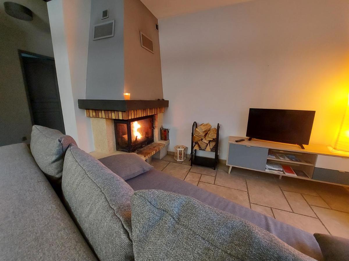 סנט-ז'וריו Entre Lac Et Montagne, Chaleureuse Maison 3 Pieces Avec Tres Belle Vue Lac D'Annecy. Terrasse, Jardin, Parking, Cheminee, Barbecue …. מראה חיצוני תמונה
