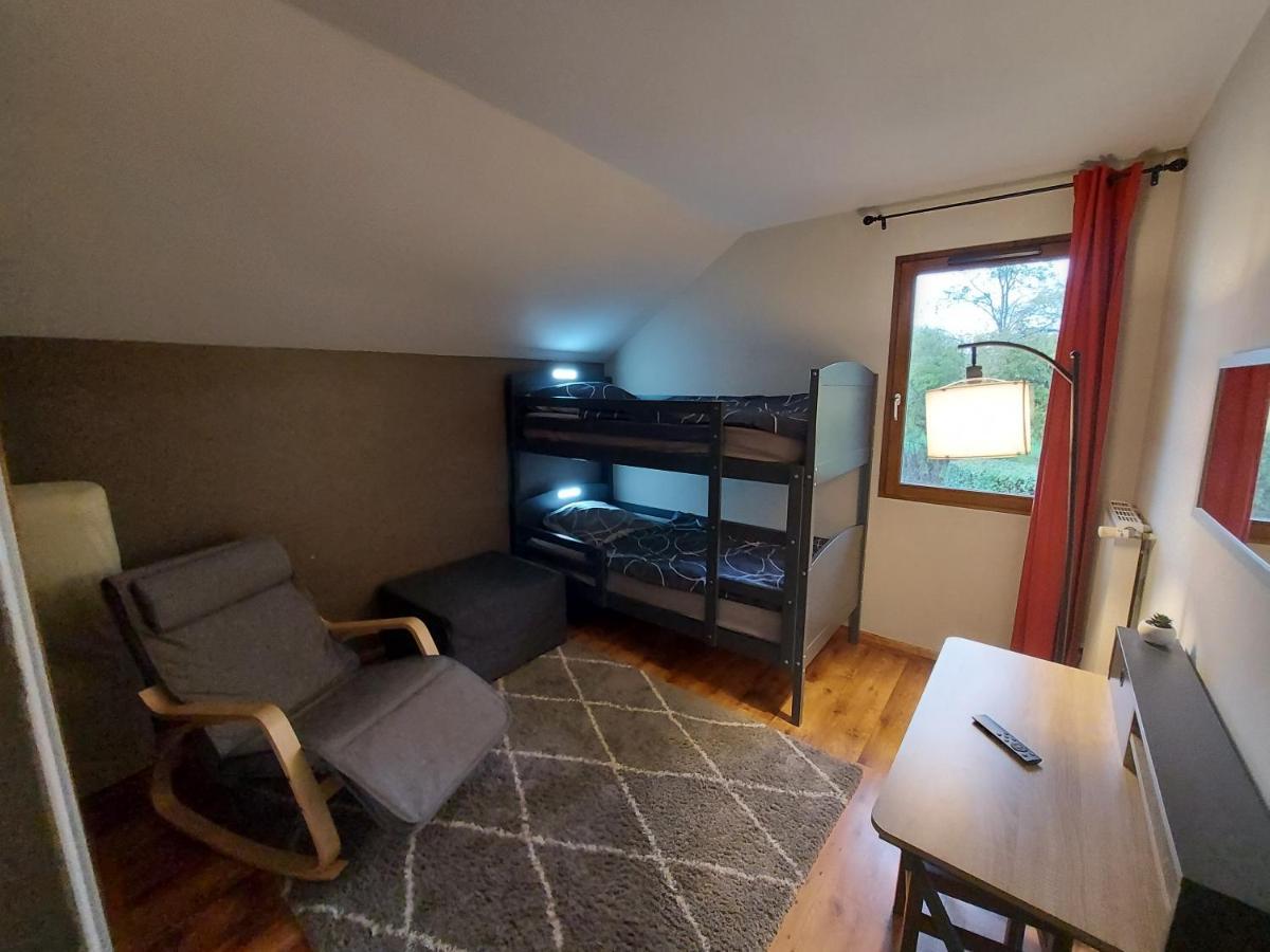 סנט-ז'וריו Entre Lac Et Montagne, Chaleureuse Maison 3 Pieces Avec Tres Belle Vue Lac D'Annecy. Terrasse, Jardin, Parking, Cheminee, Barbecue …. מראה חיצוני תמונה