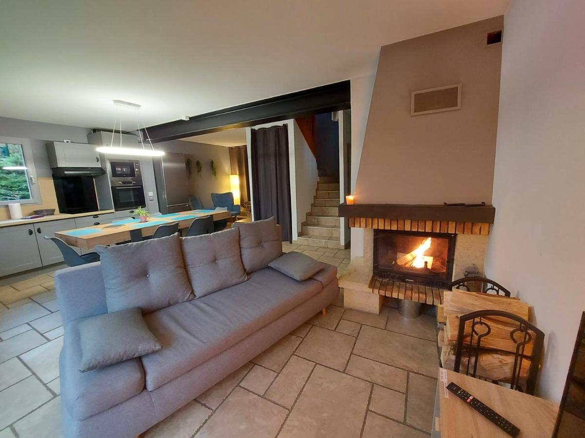 סנט-ז'וריו Entre Lac Et Montagne, Chaleureuse Maison 3 Pieces Avec Tres Belle Vue Lac D'Annecy. Terrasse, Jardin, Parking, Cheminee, Barbecue …. מראה חיצוני תמונה