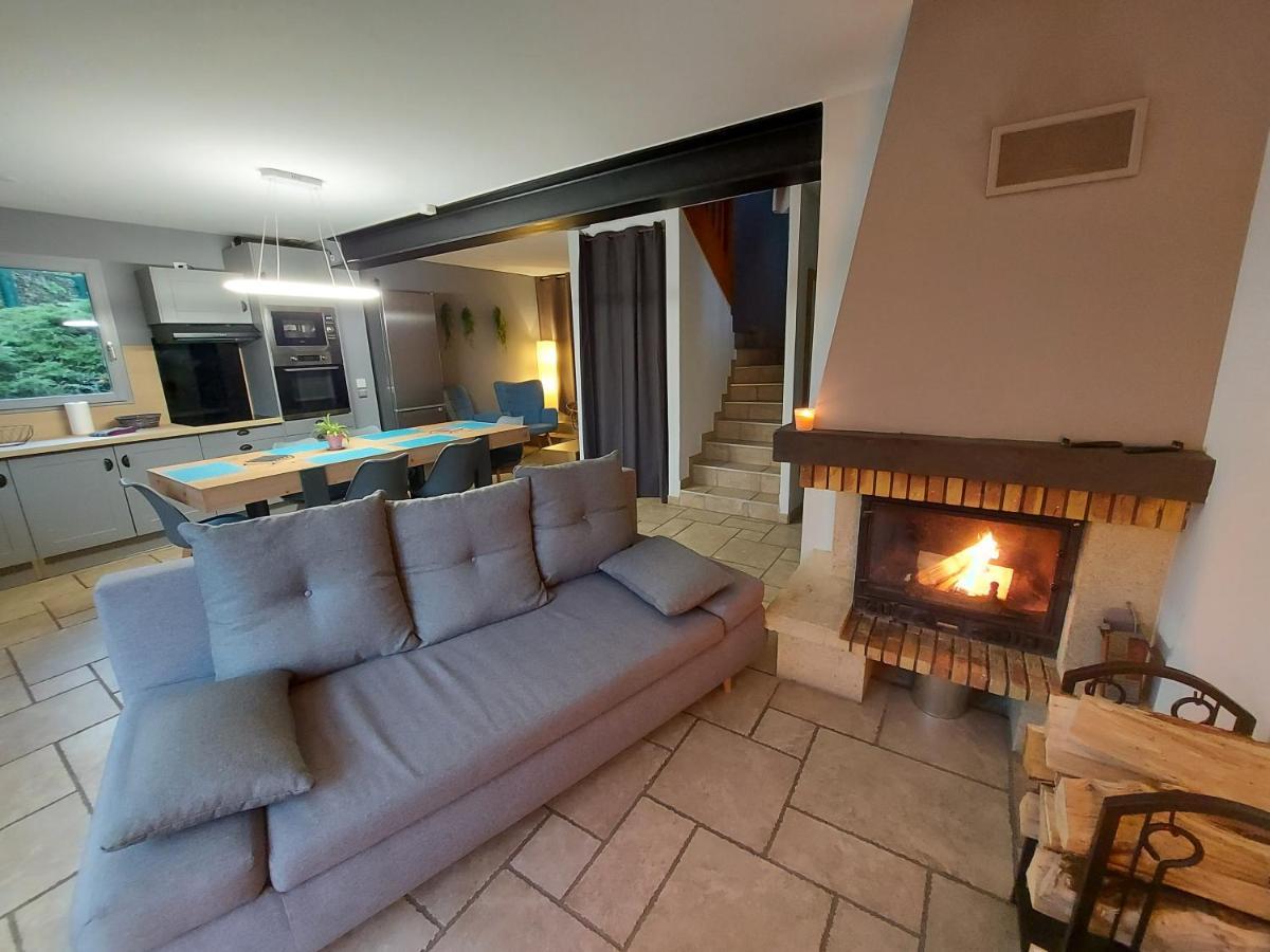 סנט-ז'וריו Entre Lac Et Montagne, Chaleureuse Maison 3 Pieces Avec Tres Belle Vue Lac D'Annecy. Terrasse, Jardin, Parking, Cheminee, Barbecue …. מראה חיצוני תמונה